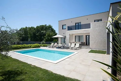 Villa mit Aussenpool