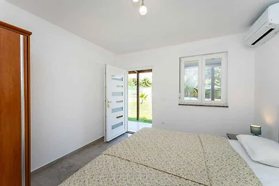 Ferienhaus mit Pool und Tennisplatz