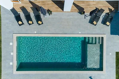 Villa mit Pool und Klimaanlage