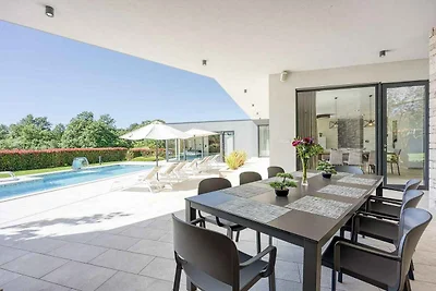 Villa Eine Luxusvilla mit einem kristallklare