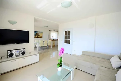 Ferienhaus mit Pool und Klimaanlage