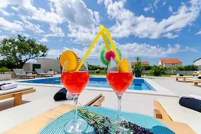 Ferienwohnung mit Pool und Klimaanlage