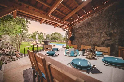 Villa mit Pool und Klimaanlage