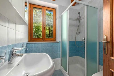 Villa mit Gemeinschaftspool und Garten