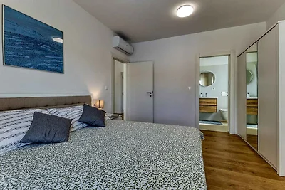 Modernes Haus mit 3 Schlafzimmern, privatem P