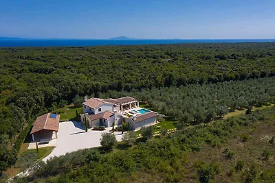 Villa mit Klimaanlage und Pool
