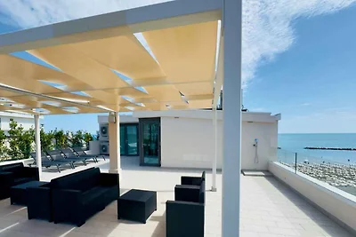 Studio mit Klimaanlage, Balkon und Internet