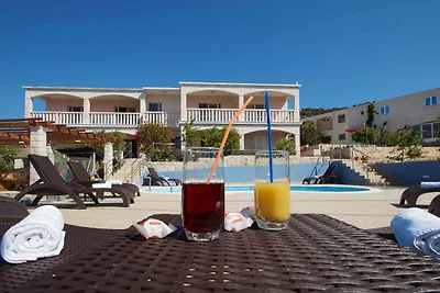 Ferienwohnung mit Terrasse, Aussenpool und