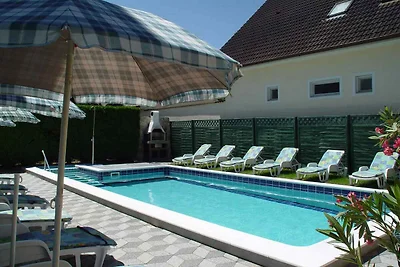 Ferienhaus mit Aussenpool und Klimaanlage