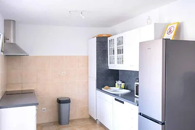 Ferienwohnung mit Klimaanlage und Balkon dire