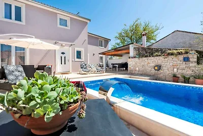 Villa mit Klimaanlage und Pool