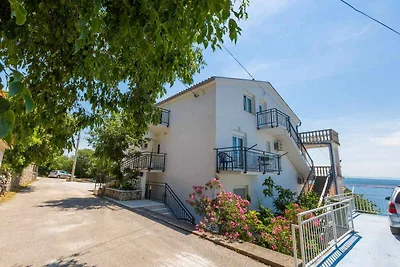 Ferienwohnung mit Pool und Meerblick