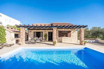 Ferienhaus mit Grillterrasse und Pool