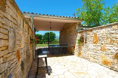 Ferienhaus mit Pool und Klimaanlage