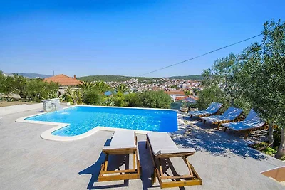 Ferienwohnung mit Balkon und Pool