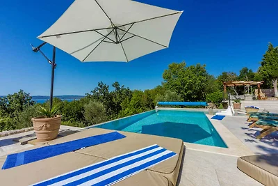 Ferienhaus mit Klimaanlage und Aussenpool