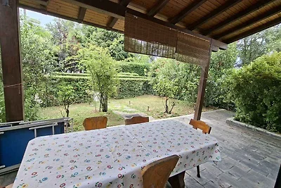 Ferienwohnung mit Pool und Garten