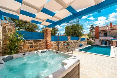 Ferienhaus mit grosser Terrasse und 2 Bäder