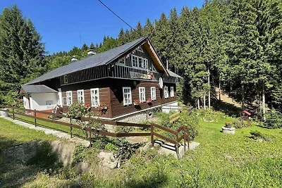 Berghütte mit Bademöglichkeit, Spielplatz und