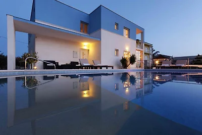 Villa mit Meerblick und Pool