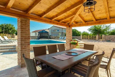 Villa mit Klimaanlage und Pool