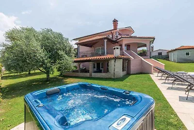 Villa mit beheiztem Pool