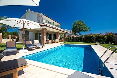 FerienHaus mit rustikalem Hauch und Pool auf