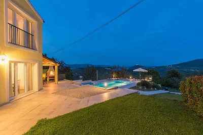 Villa mit Pool und Klimanlage