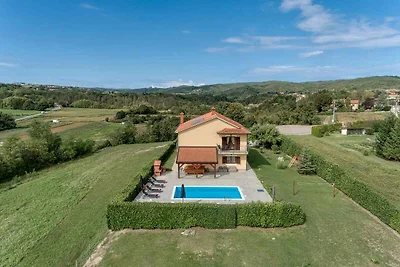 Villa mit Pool und Klimaanlage