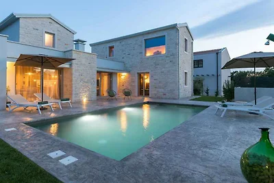 Villa mit Klimaanlage und Pool