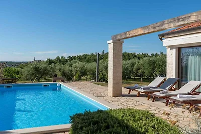 Villa mit Klimaanlage und Pool