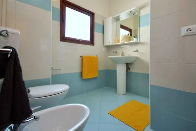 Studio mit Klimaanlage und Balkon