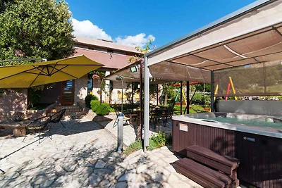 Ferienhaus für 8 Personen mit Pool und