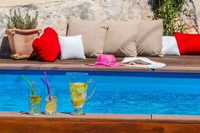 Ferienhaus mit Pool, Klimaanlage und
