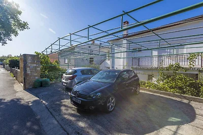 Charmante Ferienwohnung Dotli in Selce mit Ga