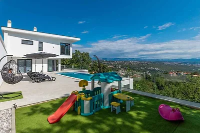 Villa mit Infinity-Pool und Sauna