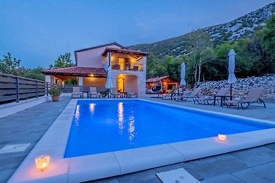 Ferienhaus mit Pool und Grill