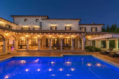 Villa mit toller Ausstattung, Meerblick, Pool