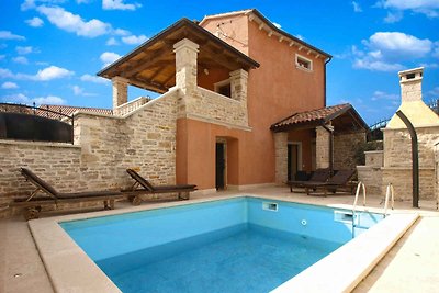 Ferienhaus mit Swimmingpool und Grillplatz