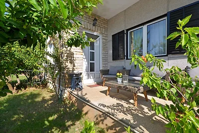 Ferienwohnung mit Terrasse, 10 m vom Meer