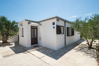 Gemütliche Ferienwohnung Mirna in Rogoznica m