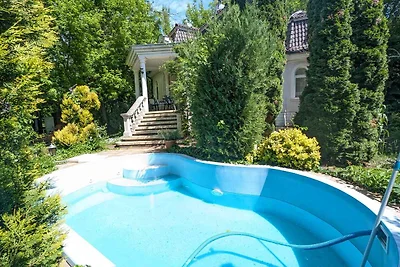 Ferienhaus mit Pool und WLAN