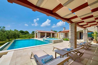 Villa mit Klimaanlage und Pool