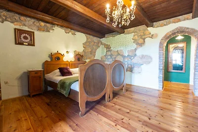 Villa mit Swimmingpool und Sonnenterrasse mit