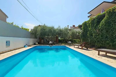 Ferienwohnung mit Pool und Garten