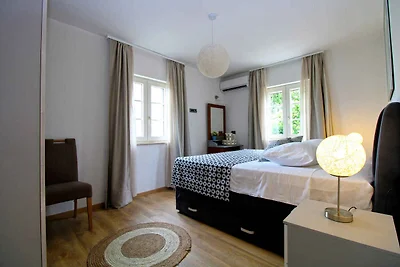 Ferienhaus mit grosser Terrasse und Grill