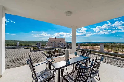 Villa mit Pool und Klimaanlage