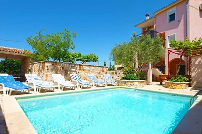 Ferienhaus mit Pool und Klimaanlage