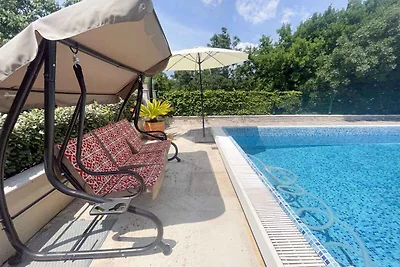 Ferienwohnung mit Pool & Balkon
