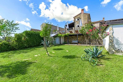 Villa mit Pool und Garten